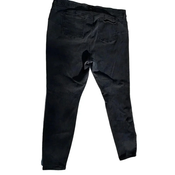 Torrid Bombshell Skinny Premium Stretch Womens Jeans in Black 22R - Picture 2 of 10